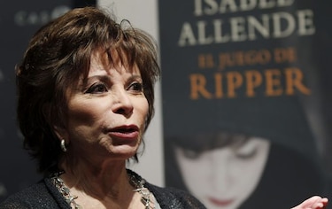 Universidad de Santiago distingue a Isabel Allende