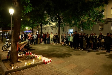 España: La Puerta del Sol llora a Maricarmen tras su muerte