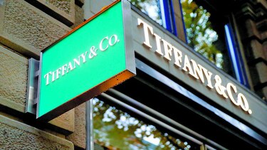 Ventas disparan acciones de Tiffany