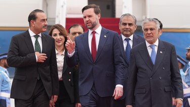 ‘Irán nunca cederá el control del estrecho de Ormuz’: la BBC entrevista en Teherán al excomandante de la Guardia Revolucionaria