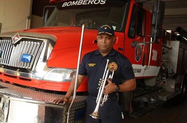 Bombero con fibra de músico