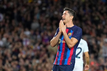 Tres partidos de suspensión a Lewandowski y cuatro a Piqué