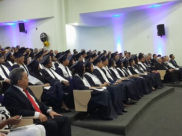 Hospital Santo Tomás gradúa a 39 nuevos médicos especialistas y subespecialistas