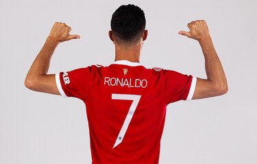Cristiano Ronaldo arrebata el dorsal 7 a Edinson  Cavani en el Manchester United