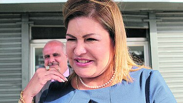 Tribunal mantiene prohibición de abandonar el país a la exministra Alma Cortés