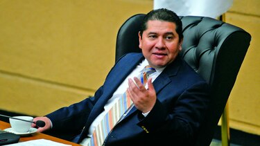 Aumenta el apoyo de perredistas a De León