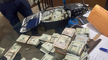 Así operaba la red de funcionarios de Aduanas que habría chantajeado a empresario