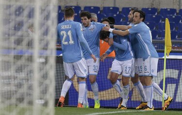 Lazio golea 5-2 al Hellas Verona y se acerca a los puestos europeos