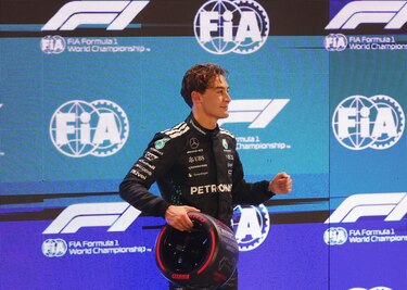 Russell logra la ‘pole’ en Singapur y los McLaren se atascan en Marina Bay