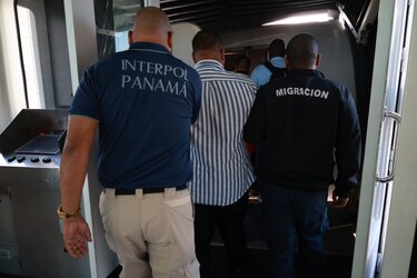 Panamá deporta a dos ecuatorianos vinculados con fugas de presos y corrupción
