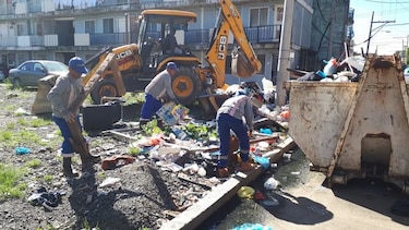 Operativo de limpieza en las 16 calles de Colón