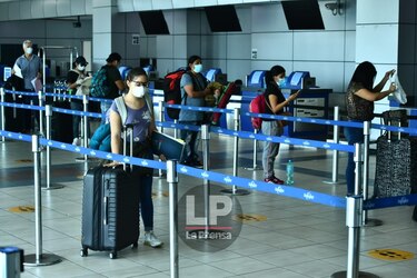 Ecuatorianos salen en vuelo humanitario desde Tocumen