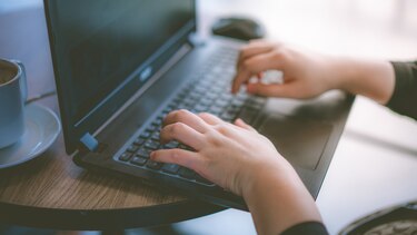 El espejismo de los $273 millones: Meduca defiende la compra de las laptops