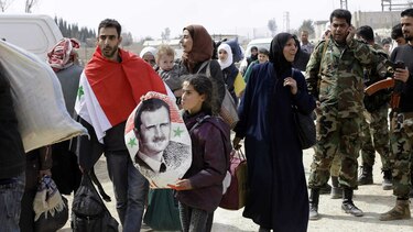 Bashar al Asad visita a las tropas del régimen sirio en Guta