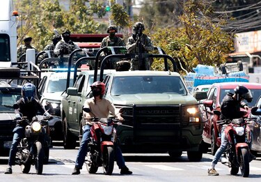 Un féretro dorado y miles de flores: el suntuoso funeral de ‘El Mencho’ en México