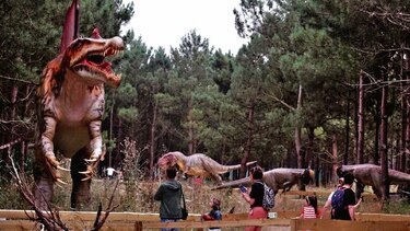 Paseo y emoción entre dinosaurios