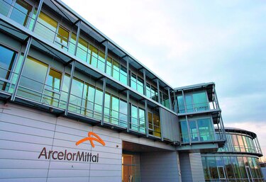 ArcelorMittal mantiene planes