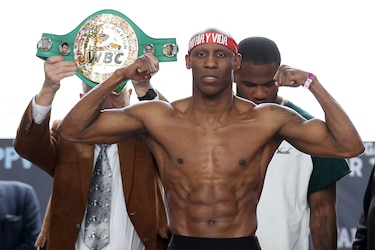 Tras batir a Pacquiao, el cubano Ugás va por los títulos de Errol Spence