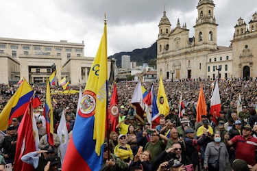 Miles de militares y policías retirados protestan en contra del Gobierno de Petro por las políticas de seguridad