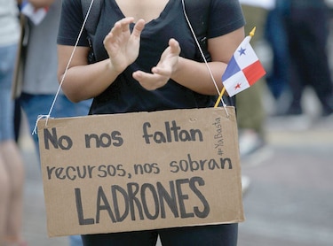 El robo que aprendimos a aplaudir