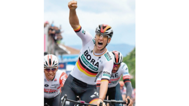 Ackermann gana al esprint y Roglic se mantiene líder