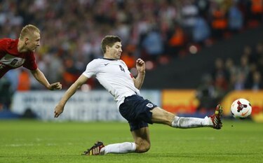 Gerrard dice que juventud de Inglaterra podría sorprender en Brasil