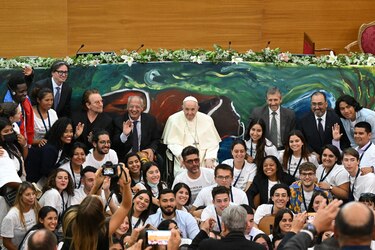 El papa Francisco lanza junto a Bono un movimiento de estudiantes por la defensa del medio ambiente