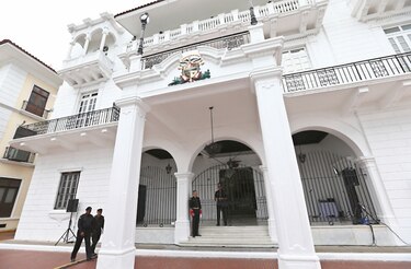 Presidencia repite figuras del período 2009-2014 con altos salarios