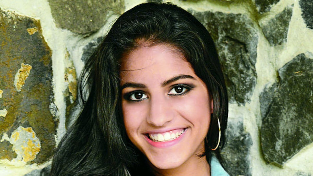 La encantadora Susana Isabel Corró Moreno es una de las bellas debutantes que podremos admirar en el próximo Festival de Debutantes 2015. Es hija del hogar formado por el señor Jaime Alfredo Corró