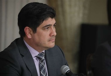 Presidente de Costa Rica pone en jaque la legalización de cannabis medicinal