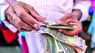 Protestas en India por retiro de billetes