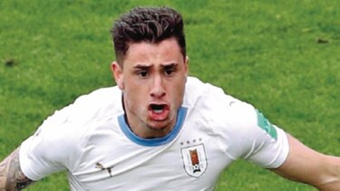 Giménez resolvió todo para el Uruguay con un cabezazo