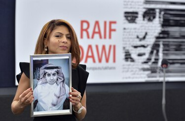 Arabia Saudita libera al bloguero Raif Badawi tras 10 años de prisión