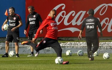 Pizzi: Chile debe mantener la humildad para avanzar