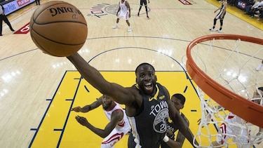Warriors dan segundo golpe a Rockets; Bucks empatan su serie ante Celtics
