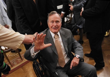 George H.W. Bush sale de cuidados intensivos tras sufrir infección sanguínea