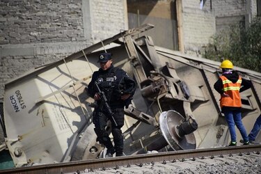 Descarrilamiento de un tren deja cinco muertos en México