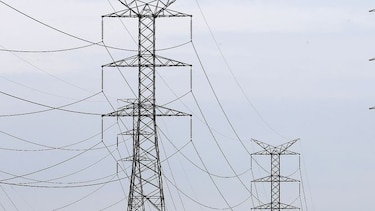 Menor muere electrocutado al intentar escalar torre eléctrica