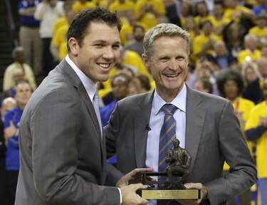 Warriors autorizan a Walton a conversar con Lakers