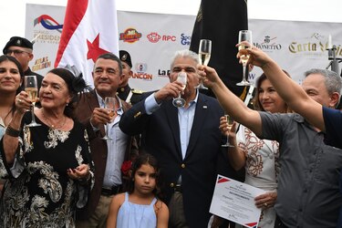Mulino asiste al Clásico Presidente entre vítores y abucheos