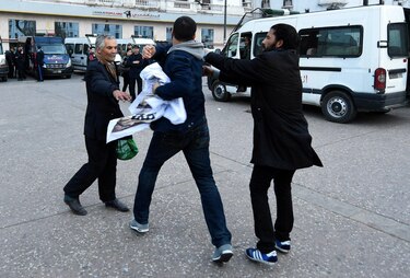 Caso Mossack Fonseca genera protestas en calles de Marruecos; policía rompe pancartas