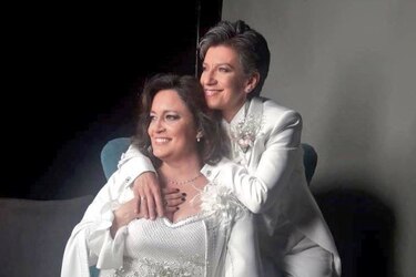 Alcaldesa electa de Bogotá se casa con su novia en Colombia