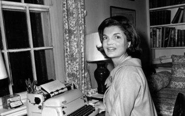 Subastan cartas y fotos de Jackie Kennedy