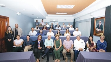 Universidad Tecnológica OTEIMA entrega becas para el Centro de Competitividad de la Región Occidental