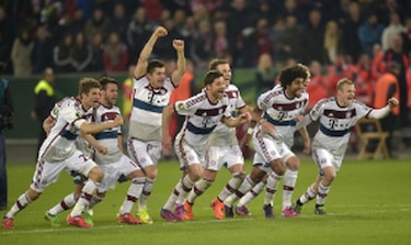 Neuer y Thiago clasifican al Bayern