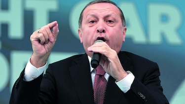 El atentado busca quebrarnos, dice Erdogan