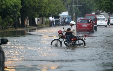 Dos muertos y más de 10 mil damnificados deja tormenta en Cuba