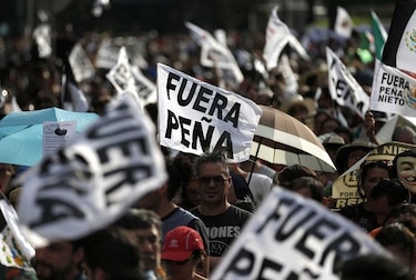 Miles protestan demandando la salida del presidente Peña Nieto