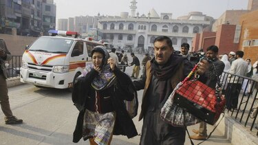 Pakistán: 126 muertos en ataque a una escuela