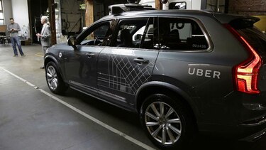 Uber desafía al gobierno de California y mantiene autos sin conductor